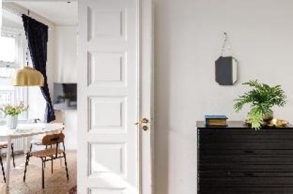 NEW 102M apt. Heart of copenhagen Shopping street - image 4