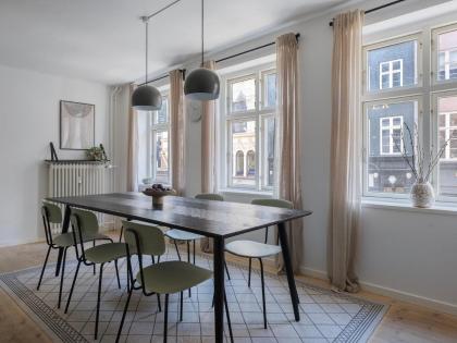 Sanders Main - Popular Two-Bedroom Duplex Apartment Next to Magical Nyhavn Copenhagen