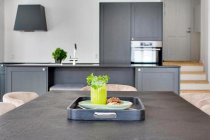 Sanders Regent - Popular Three-Bedroom Apartment Near Central Square