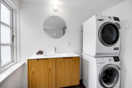 Sanders Regent - Popular Three-Bedroom Apartment Near Central Square - image 13