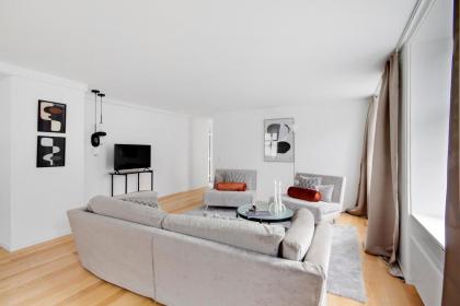 Sanders Regent - Popular Three-Bedroom Apartment Near Central Square - image 3
