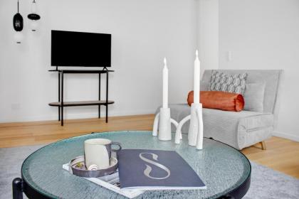 Sanders Regent - Popular Three-Bedroom Apartment Near Central Square - image 5