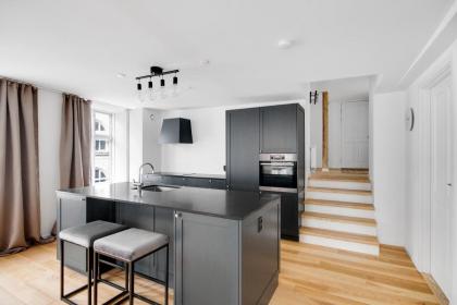 Sanders Regent - Popular Three-Bedroom Apartment Near Central Square - image 6
