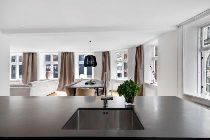 Sanders Regent - Popular Three-Bedroom Apartment Near Central Square - image 8