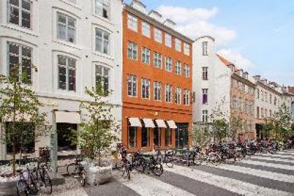 Spacious bright apartment with a balcony in the center of Copenhagen