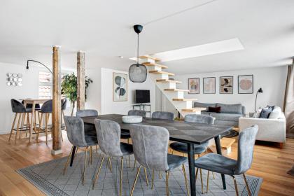 Sanders Regent - Treasured Three-Bedroom Apartment Near Central Square