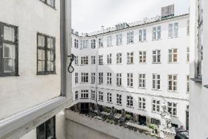 Heart of CPH · 172SQM · Next to DK parliament