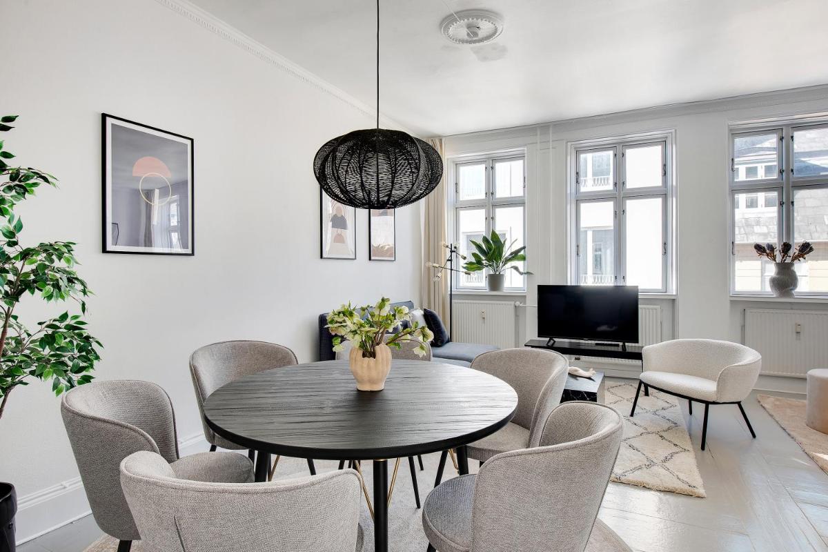 Sanders City - Nimble One-Bedroom Apartment In the Lovely Capital - image 2