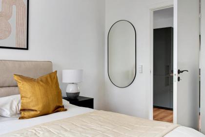 Sanders Charm - Amazing Two-Bedroom Apartment with Shared Garden - image 12