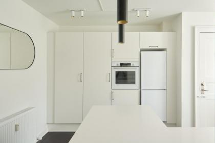 Beautiful 3 Bedroom Flat Near Shopping & Metro - image 13