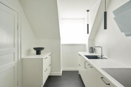 Beautiful 3 Bedroom Flat Near Shopping & Metro - image 21
