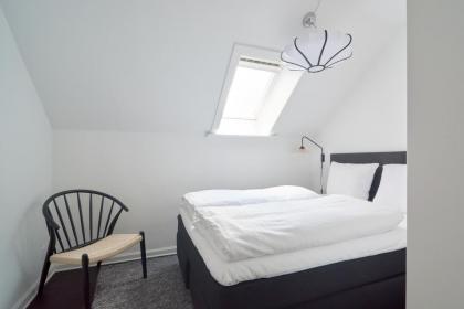 Beautiful 3 Bedroom Flat Near Shopping & Metro - image 22