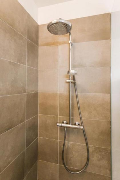 Family-Friendly 3BR Retreat - image 30