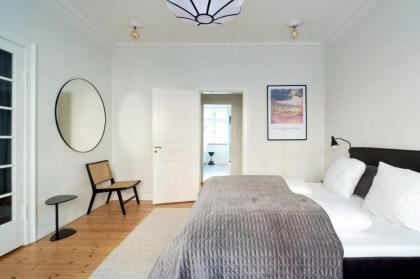 Perfect for Friends & Families in Charming Area - image 13