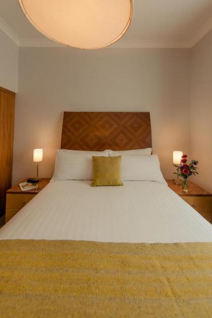 PREMIER SUITES Dublin Leeson Street - image 14