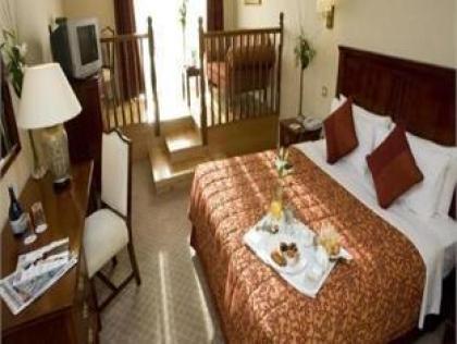 Court Yard Hotel 