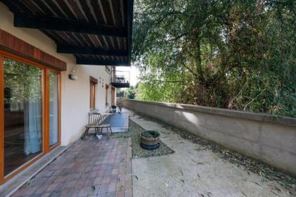 Exhilarating 2BD Flat with Outdoor Patio Dublin! - image 22