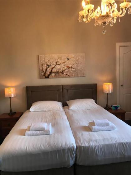 Alexander Guest House - image 1