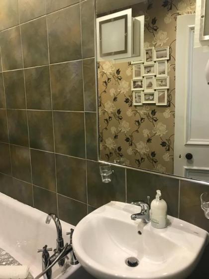 Alexander Guest House - image 2