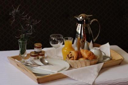 Thistle Hotel - image 11