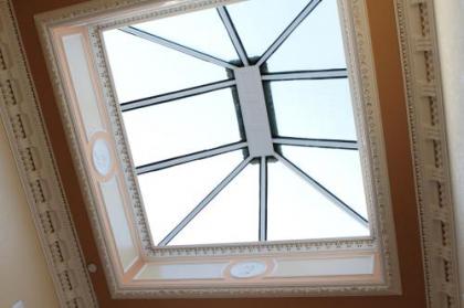 Thistle Hotel - image 14