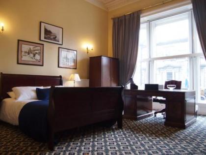 Thistle Hotel - image 3