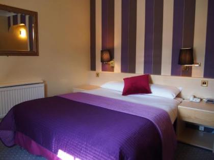 Thistle Hotel - image 6