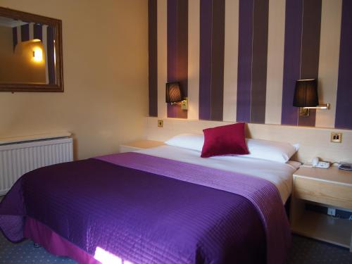 Thistle Hotel - image 6