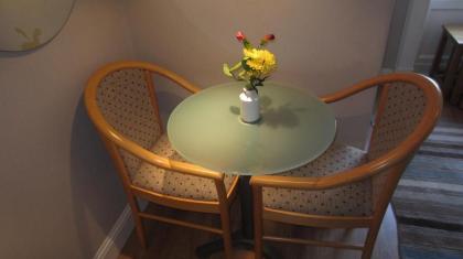 Kew House - image 13