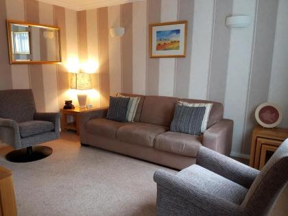 Kew House - image 2