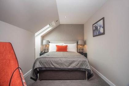 Ten Hill Place - image 18