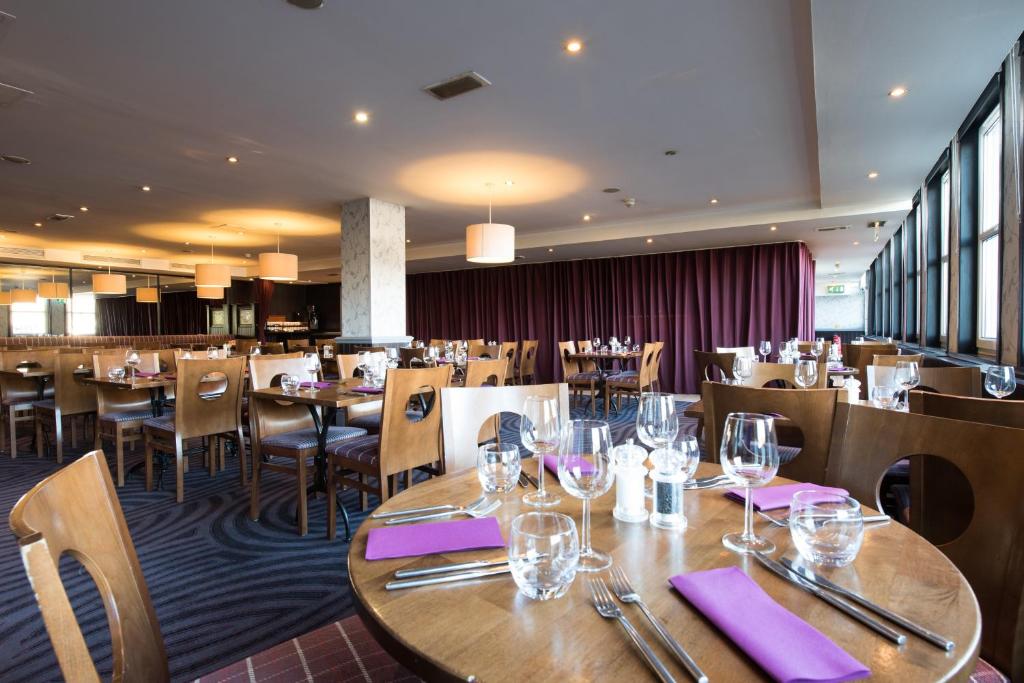 Leonardo Royal Hotel Edinburgh - Formerly Jurys Inn - image 2