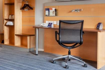 Holiday Inn Express Edinburgh - Royal Mile - image 16