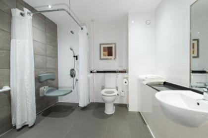 DoubleTree by Hilton Edinburgh Airport - image 6