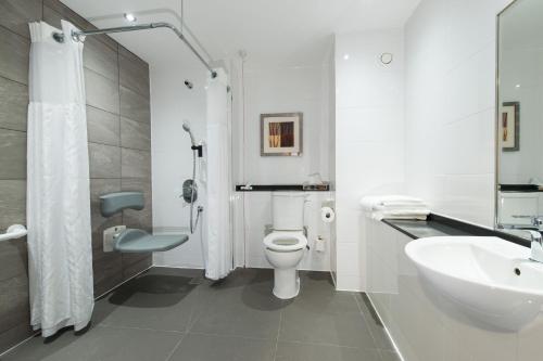 DoubleTree by Hilton Edinburgh Airport - image 6