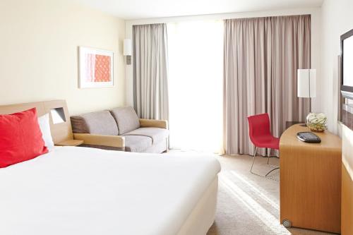 Novotel Edinburgh Park - image 2