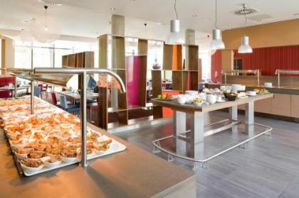 Novotel Edinburgh Park - image 3