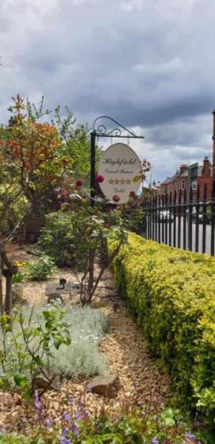 Highfield Guest House - image 1