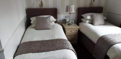 Highfield Guest House - image 8