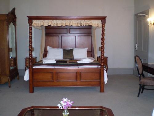 The Guards Hotel - image 2