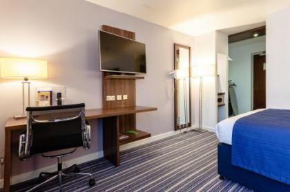 Holiday Inn Express Edinburgh Airport - image 18
