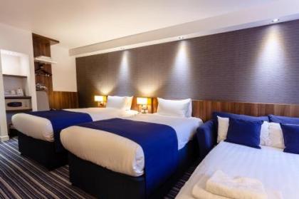 Holiday Inn Express Edinburgh Airport - image 3