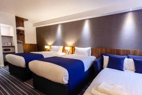 Holiday Inn Express Edinburgh Airport - image 3