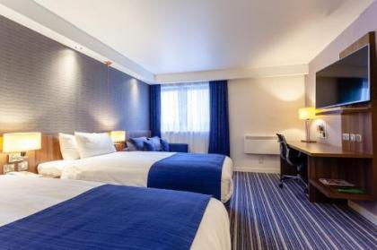 Holiday Inn Express Edinburgh Airport - image 5
