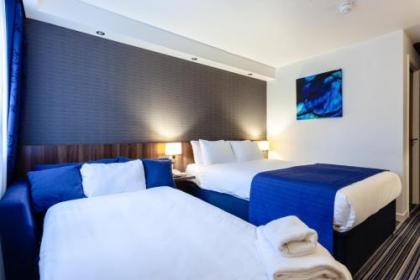 Holiday Inn Express Edinburgh Airport - image 9