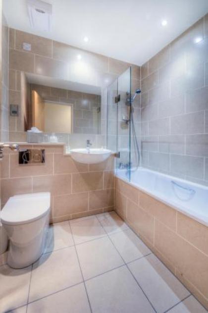 Holyrood Aparthotel - image 16