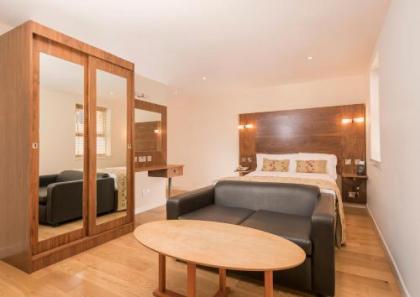 Holyrood Aparthotel - image 2