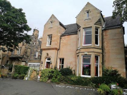 Cumberland Hotel - image 1