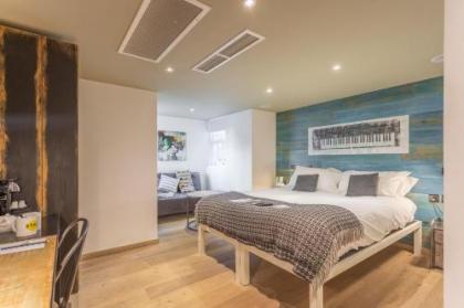 Stay Central Hotel - image 3