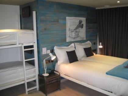 Stay Central Hotel - image 4